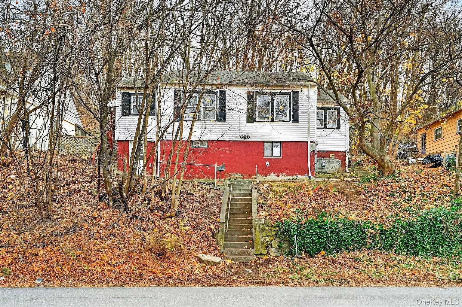 669 N Division Street photo 1