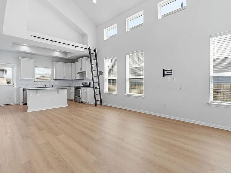 10221 Forest Grove Dr — Photo 1