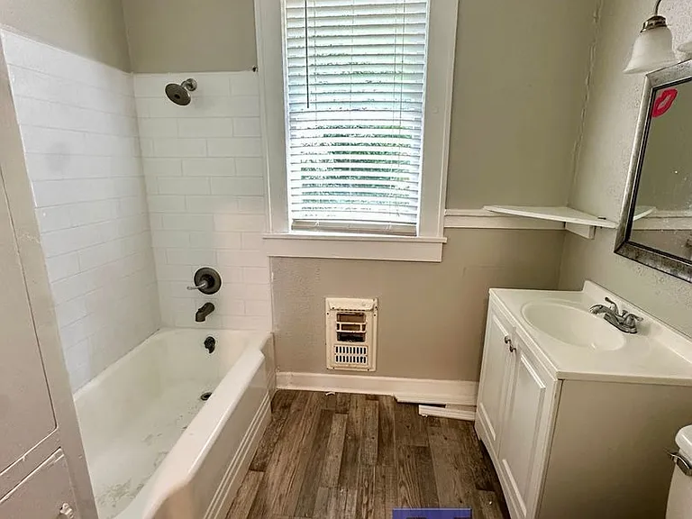 1054 Wilkinson St — Photo 6