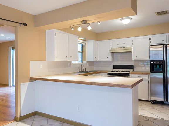 2nd image of 2311 Shadbury Ct