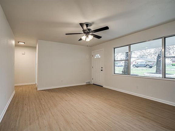 3rd image of 4404 Woods Dr