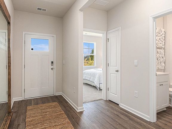 3rd image of 401 Flank St.