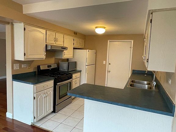 5th image of 3910 Brookbank Dr