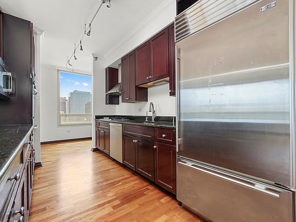 5th image of 33 W Ontario St APT 43B