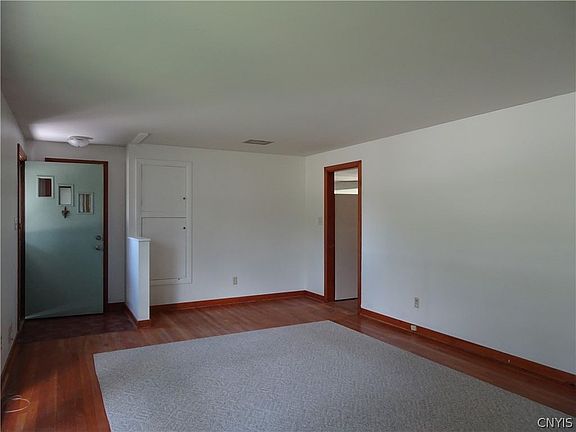 3rd image of 11 Gifford Dr