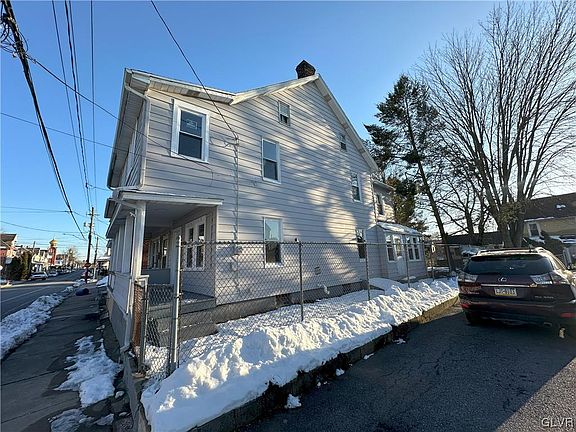 3rd image of 1418 Newport Ave