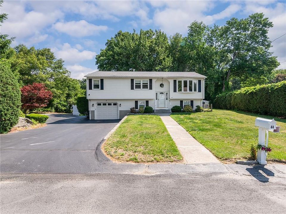 1st image of 44 Village Ave