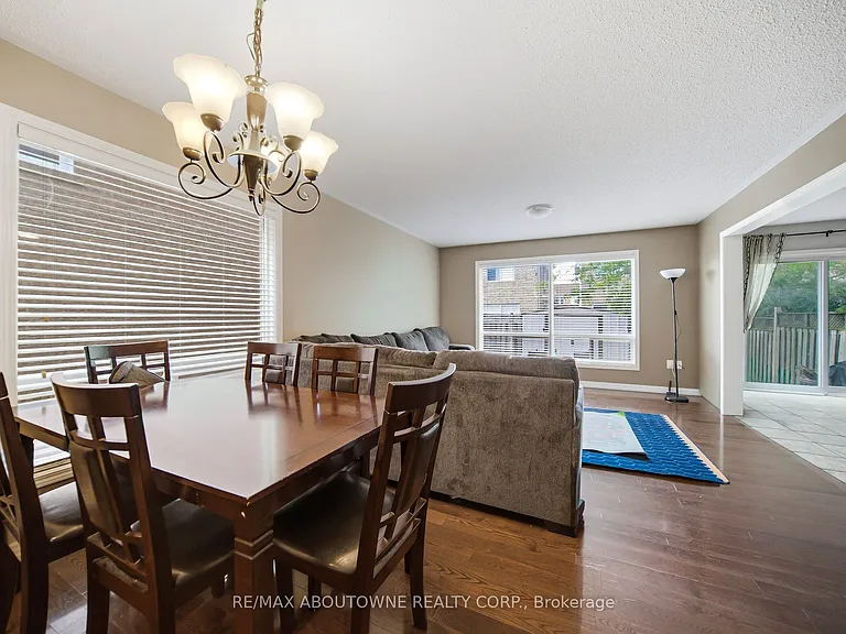 902 Gazley Cir — Photo 8