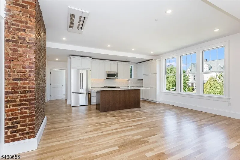 3 bed, 2.0 bath, 1250 sqft, $5,500 — Photo 3