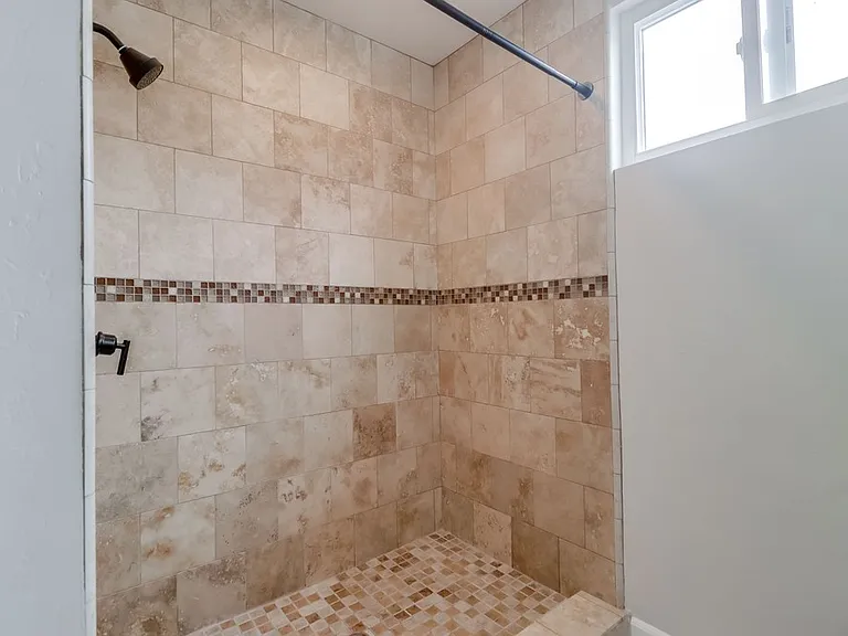4138 Lois St #B — Photo 17