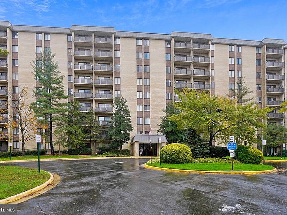 2nd image of 3100 S Manchester St APT 806