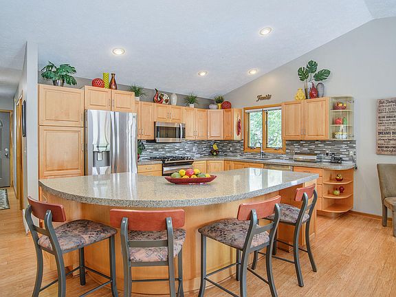 4th image of 6288 Springmont Dr
