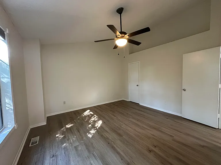 1801 Queen Anne Ct — Photo 20