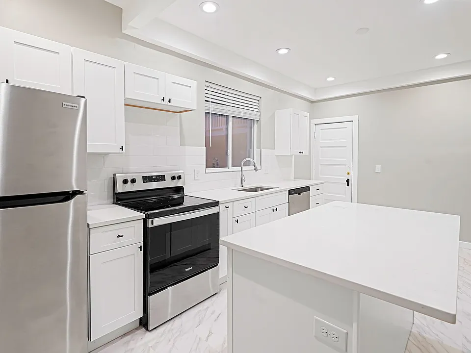 381 Adams St #3