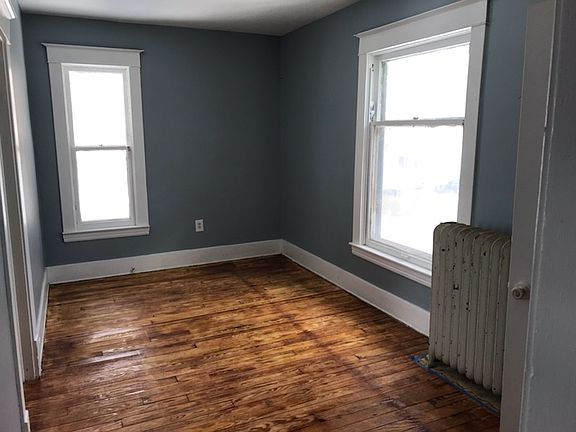 2nd image of 1547 Queen Ave NE #2