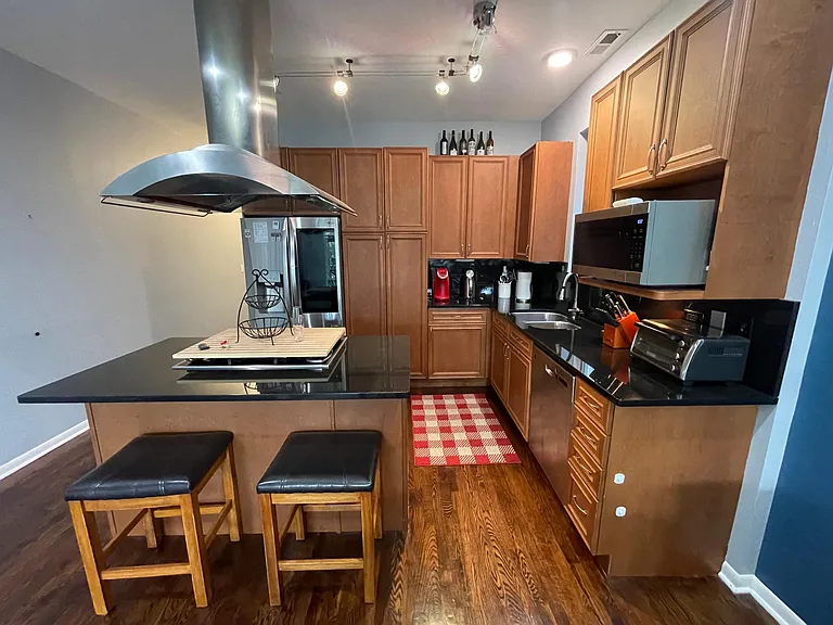 938 N Wood St #2 — Photo 6