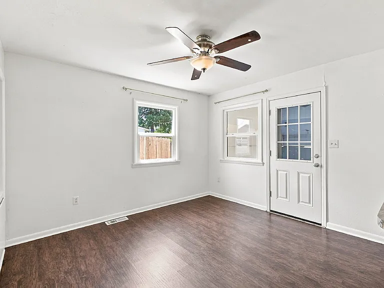 1811 S Irving St — Photo 7