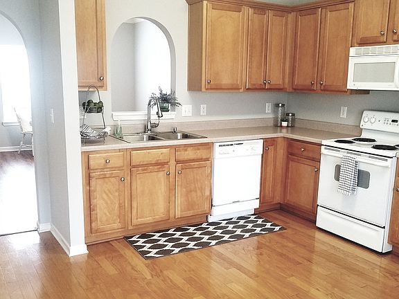 3rd image of 1101 Downs Blvd APT 105