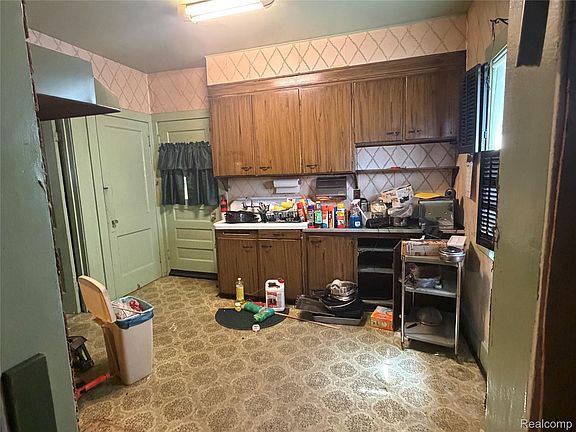 3rd image of 8090 Forestlawn St