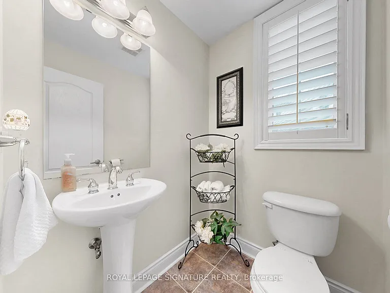 1590 Hallstone Rd — Photo 25