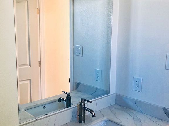 5th image of 275 Orchard Ave
