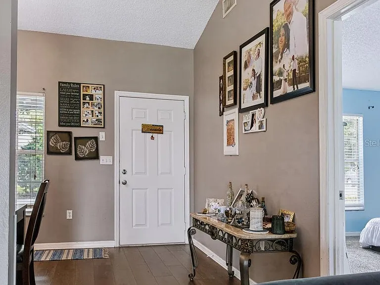 506 Mandy St — Photo 8