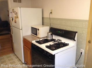 910 S 77th St, West Allis, WI 53214