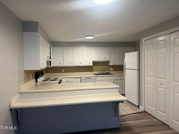 5th image of 140 Kathy Ave #4