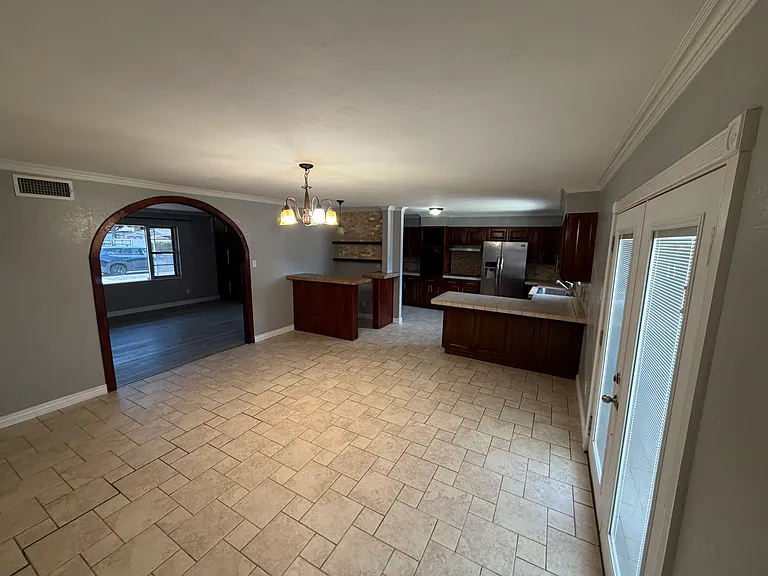 609 S Plains Park Dr — Photo 8