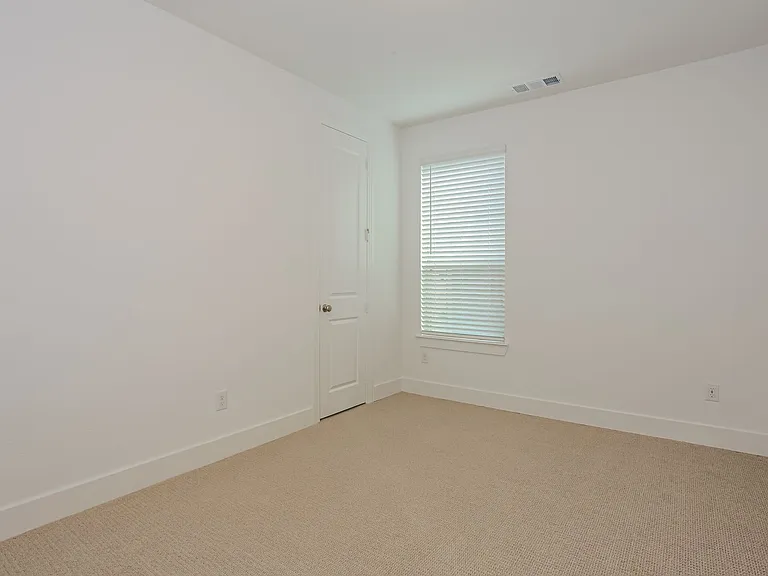 2852 Holland Ct — Photo 8