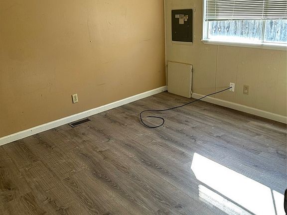 4th image of 13925 Walnut Way