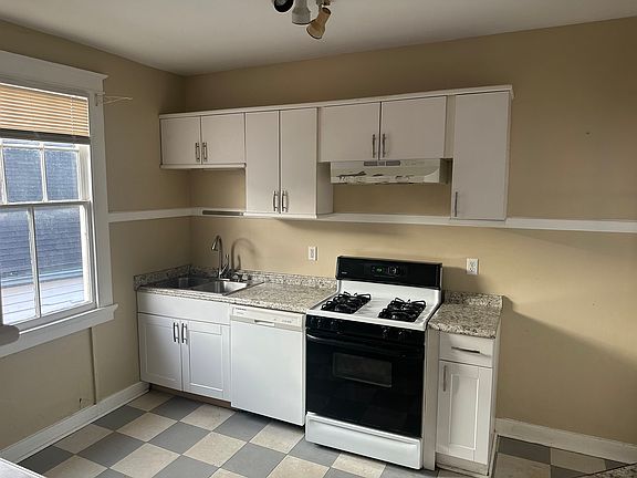 5th image of 7517-19 Plum St #17