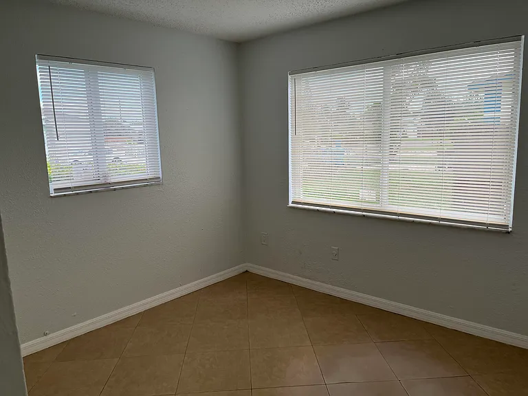 518 NW 10th Ave — Photo 11