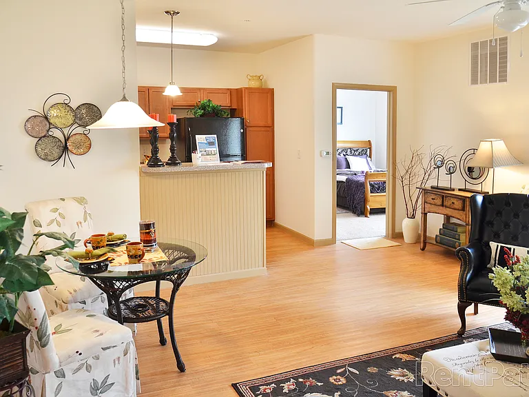Ivy Ridge Apartments & Townhomes — Photo 10