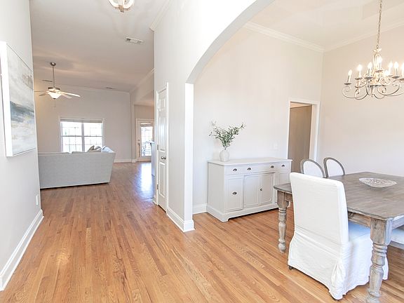 3rd image of 122 Buckhaven Dr