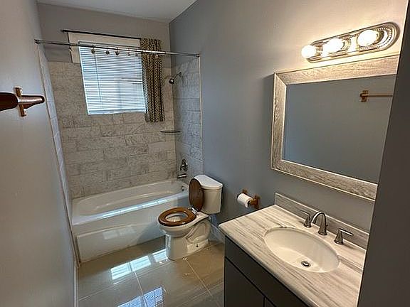 4th image of 446 Rivergrove Dr
