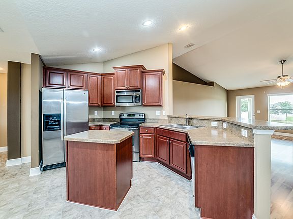 2nd image of 3067 Chavez Ave
