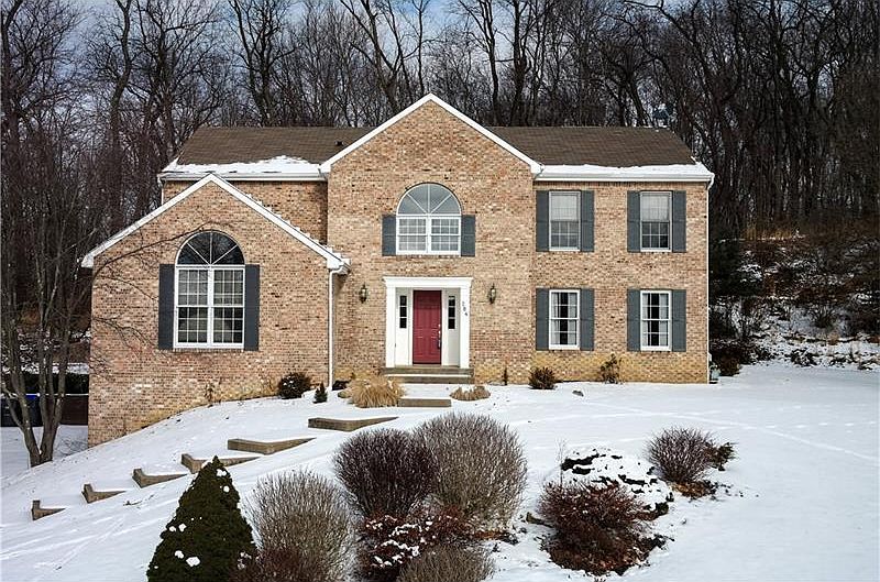 1st image of 204 Saint Leonards Ln