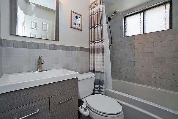 Sold by United National Realty Group | media 31