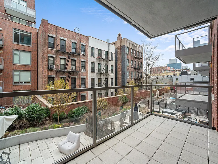 510 E 14th St #211 — Photo 8