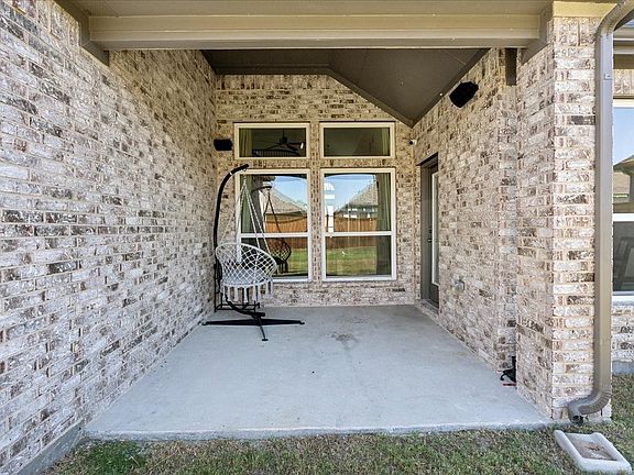 4th image of 1710 Highwood Rd