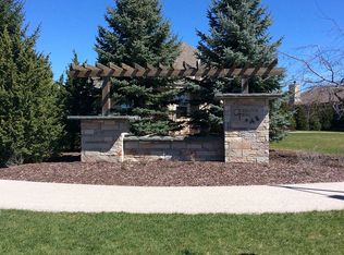 W170N7715 Trails End Ct, Menomonee Falls, WI 53051