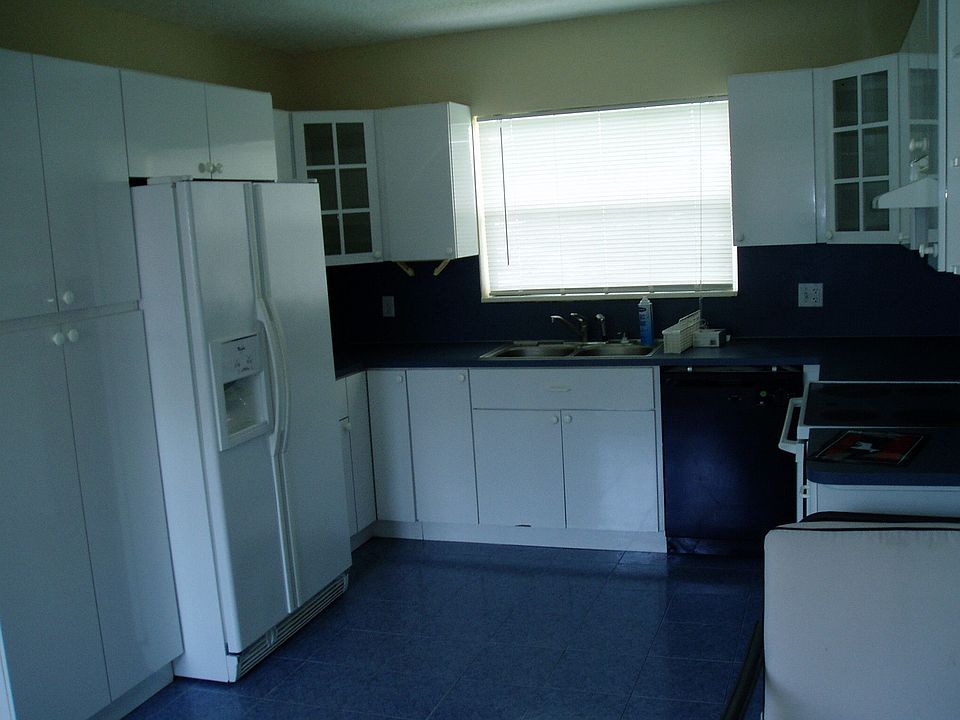 2nd image of 3247 Johnson St