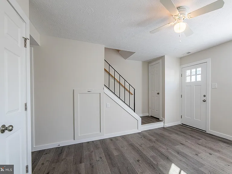 525 Gray Ave #2 — Photo 5
