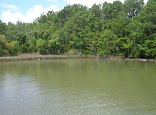 349 Beacon Ln, Sneads Ferry, NC 28460