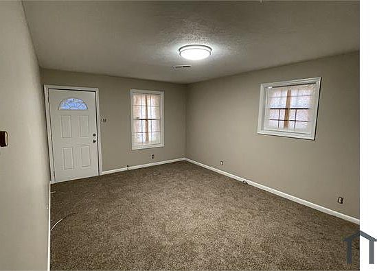 4th image of 302 Olivia Ln