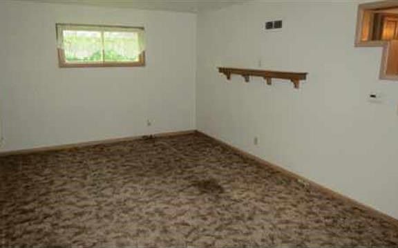 4th image of 372 W C St
