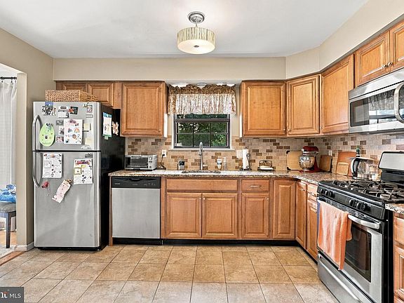 5th image of 11 Chablis Ct