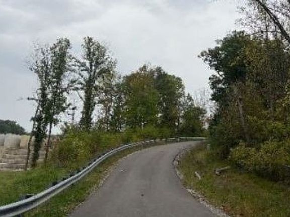 Exterior Neighborhood (street photo)