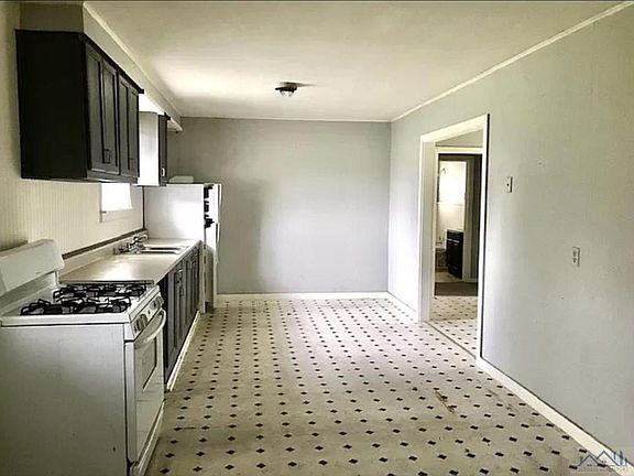3rd image of 462 Richmond Ave